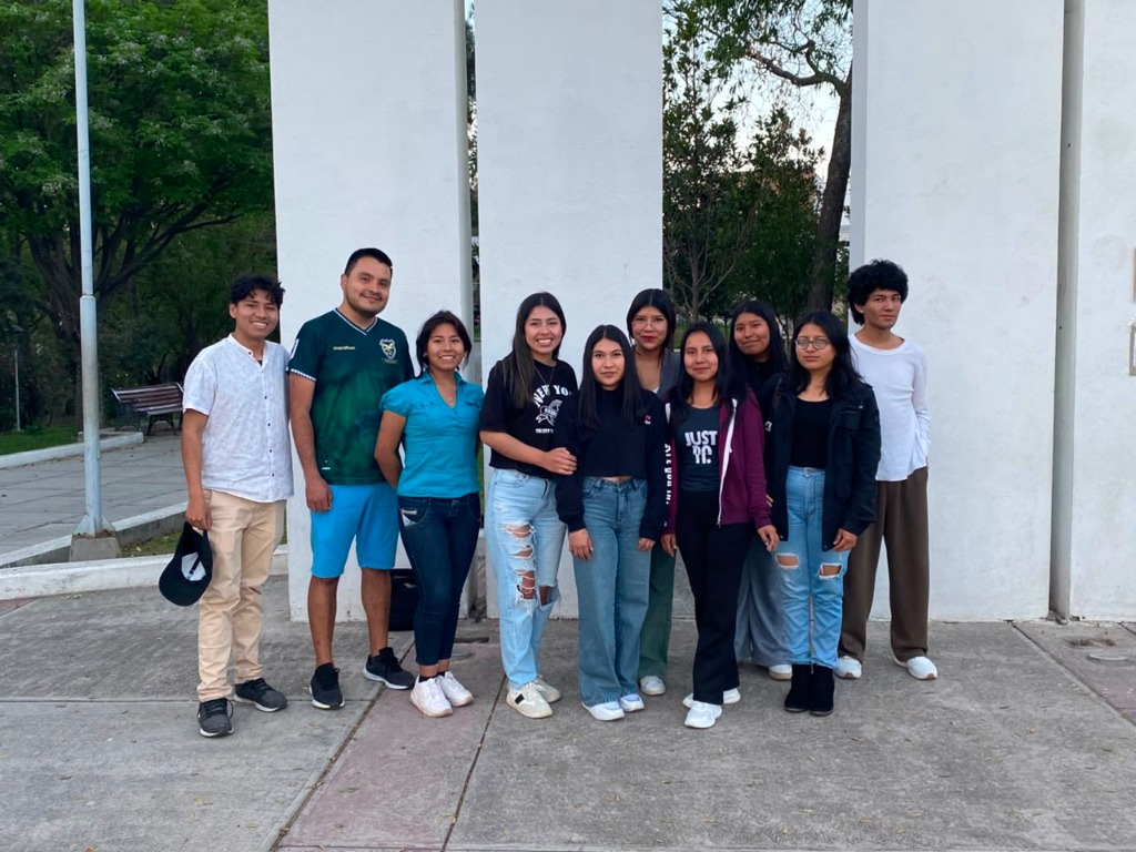 Equipo de jóvenes y voluntarios de la organización NEXO en Tarija